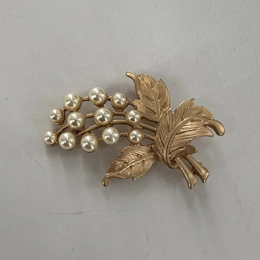 Vintage Gold Tone Faux Pearls BRANCH Shape Pin Brooch‎ Leaves 2